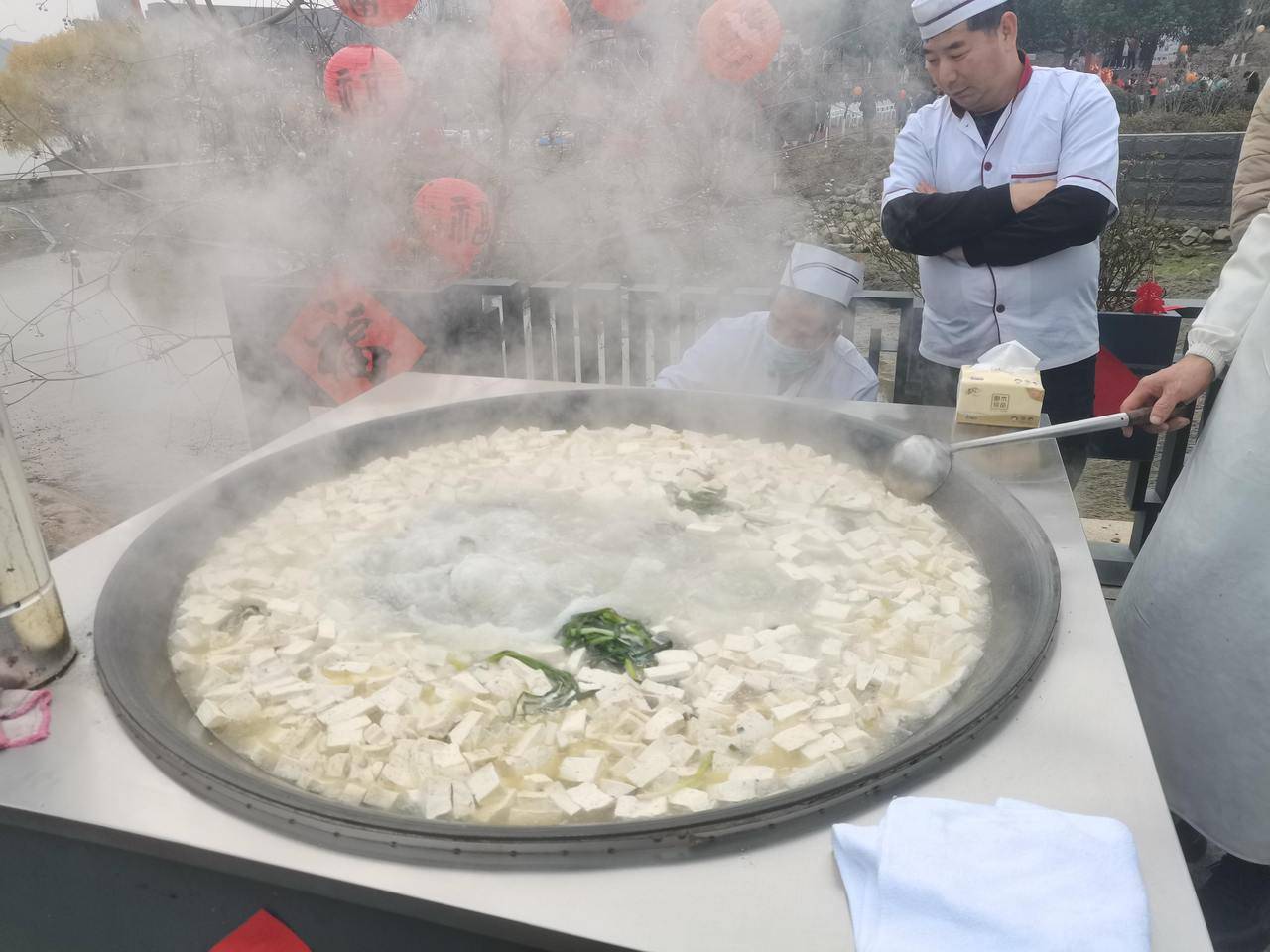 太治愈了！浙江高校师生今天集体“摸鱼”，现场还熬起大锅鱼汤