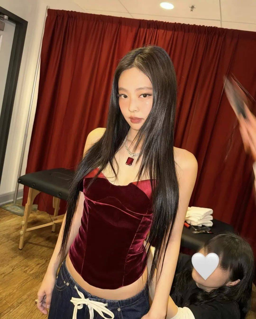 暴风更新造型的Jennie，最近又在穿什么？