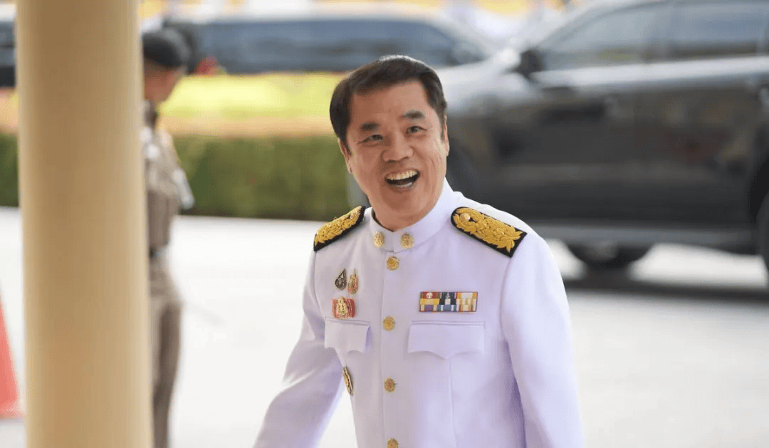泰国三天两换总理，准备迎回佩通坦？
