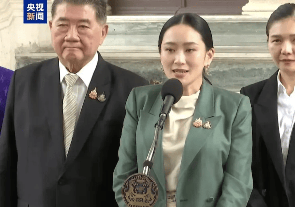 泰国三天两换总理，准备迎回佩通坦？