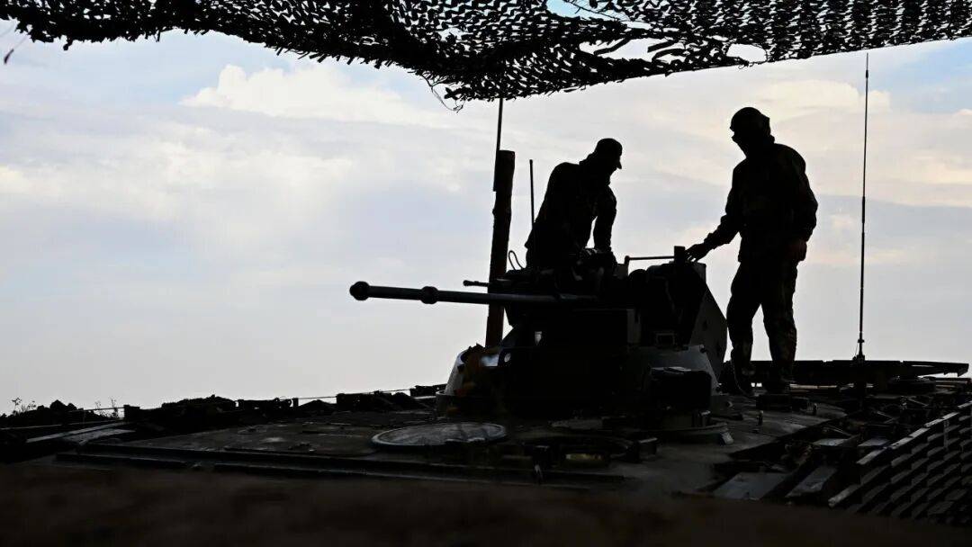 亲俄地下组织:哈尔科夫州炼油厂的英国军官被俄军消灭